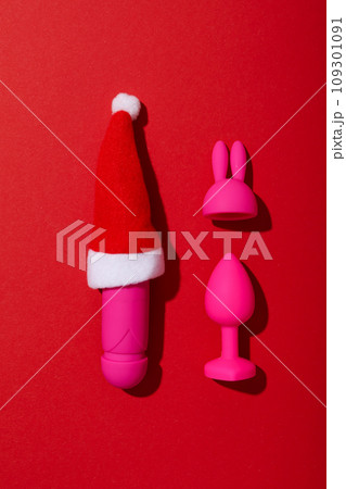 Sex toys with Christmas Santa hat, top view. 109301091