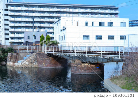 兵庫運河に架かる、和田岬線（JR西日本）の旋回橋（現在は固定） 109301301