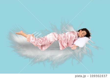 Sleep concept, young woman sleeping in pajamas 109302837