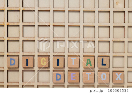 The inscription "digital detoxification" with wooden cubes 109303553