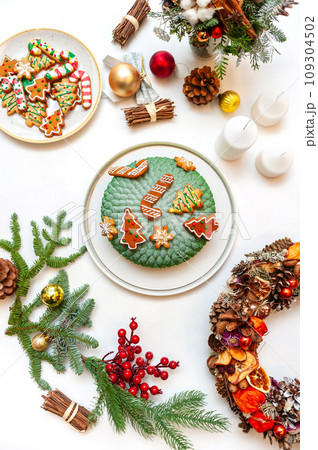 Traditional Christmas or New Year's pie. 109304502