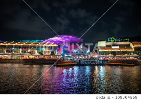 シンガポールクラークキーのとても美しい夜景 シンガポールクラークキーのとても美しい夜景 109304869