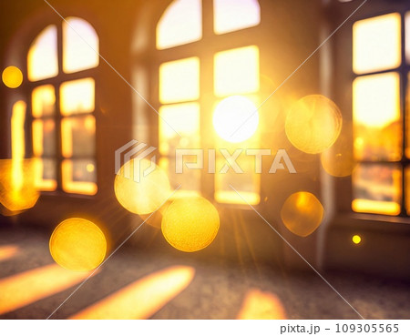 古びた窓から太陽の光が差し込む 109305565