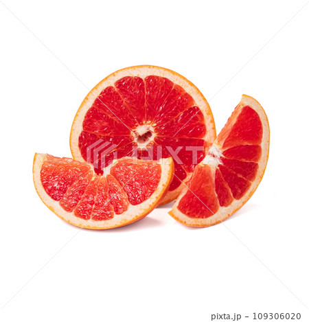 Pink ripe grapefruit slice on white isolated background 109306020