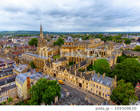 Oxford University from above - amazing aerial view Oxford University from above - amazing aerial view 109309630