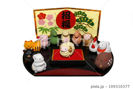 年賀素材　未年　背景の屏風の枠を金色に変更 109310377