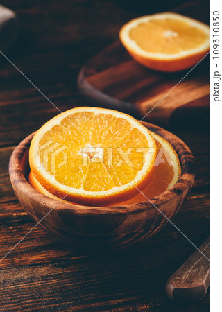 Sliced orange in a wooden bowl 109310850