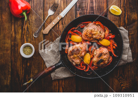 Chicken thighs with red bell peppers and lemon 109310951
