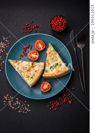 Delicious quiche with broccoli, cheese, chicken, spices and herbs 109311015