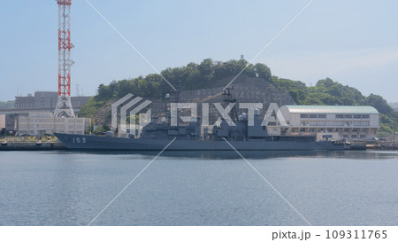 停泊する海上自衛隊護衛艦ゆうぎり 停泊する海上自衛隊護衛艦ゆうぎり 109311765