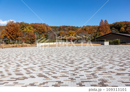 観音山公園エントランス広場　群馬県高崎市 109313101