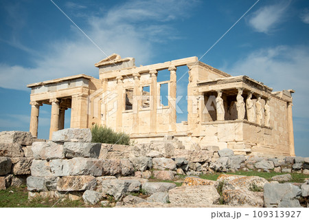 ギリシャアテネのとても美しく歴史的なアクロポリスの風景 109313927