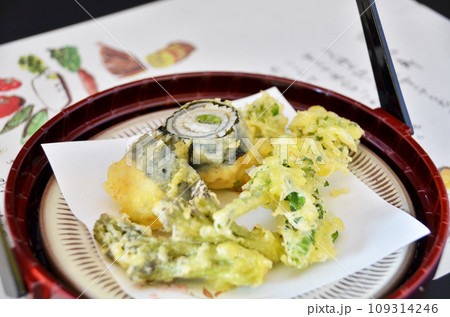 料亭で出される季節の天婦羅 料亭で出される季節の天婦羅 109314246