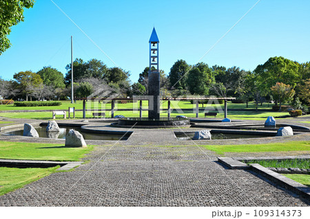 水と時の広場　修景池と時の塔　平成の森公園　川島町　 109314373