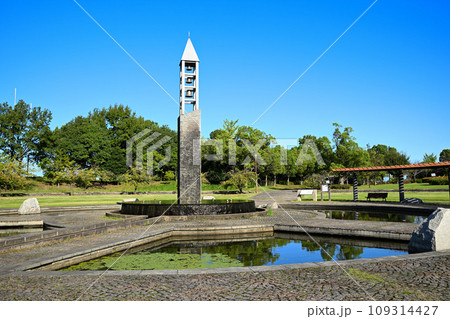 水と時の広場　修景池と時の塔　平成の森公園　川島町　 109314427