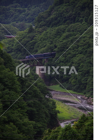 会津鉄道 大川第三橋梁俯瞰 DL大樹 会津若松試運転 会津鉄道 大川第三橋梁俯瞰 DL大樹 会津若松試運転 109315127