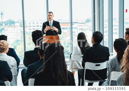 Group of business people meeting in a seminar conference Jivy 109315591