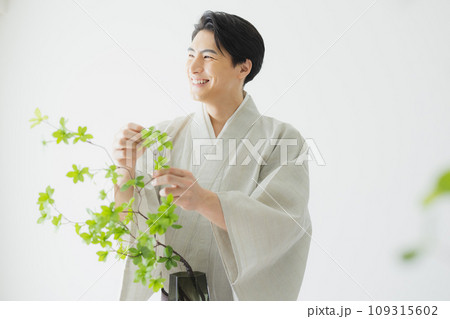 着物を着た男性 着物を着た男性 109315602