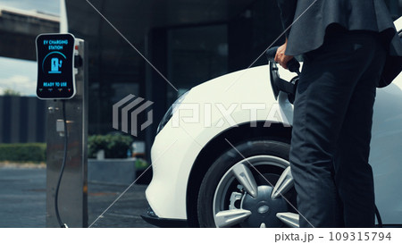 Businessman recharge his electric car from charging station. Peruse 109315794