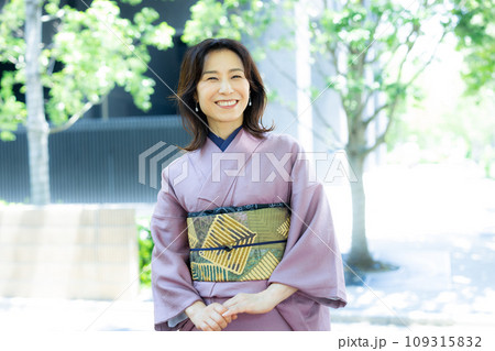 着物を着た女性　 109315832