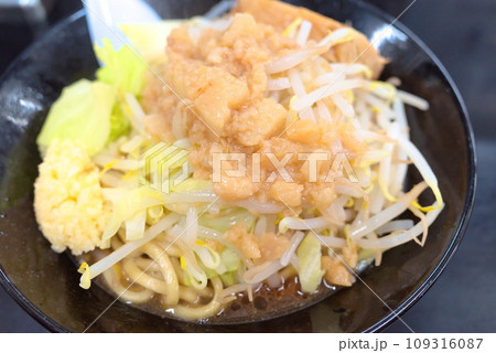 背脂マシマシの二郎系ラーメン 背脂マシマシの二郎系ラーメン 109316087