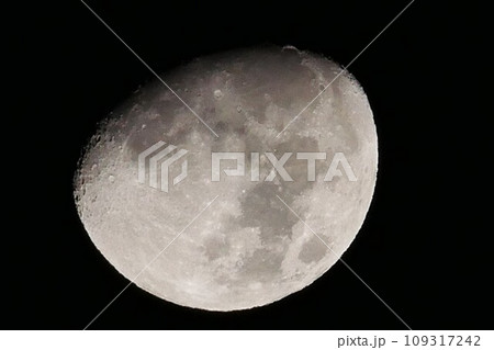 【おまけ付】 First quarter moon - Stock Photo [109317242] - PIXTA タイヤ・ホイール