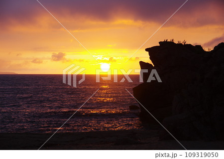 日本海 粟島付近の夕焼け 109319050