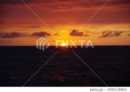 日本海 粟島付近の夕焼け 日本海 粟島付近の夕焼け 109319063