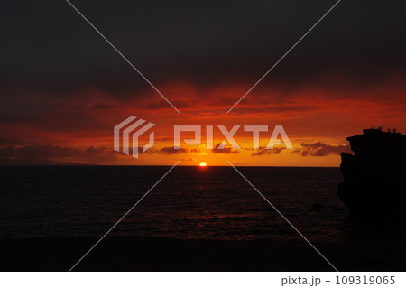 日本海 粟島付近の夕焼け 109319065