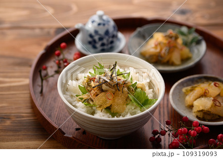 ご飯にのせた松前漬け 109319093
