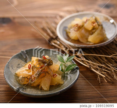 お正月料理の定番 松前漬け 109319095