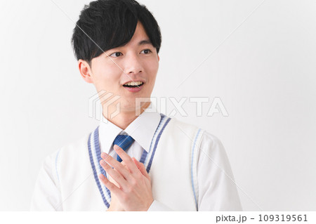 学生服を着ている若い男性 学生イメージ 学生服を着ている若い男性 学生イメージ 109319561