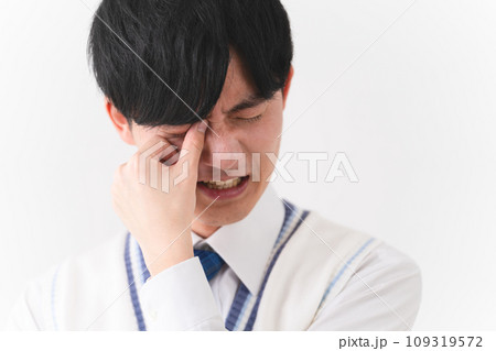 学生服を着ている若い男性 学生イメージ 学生服を着ている若い男性 学生イメージ 109319572
