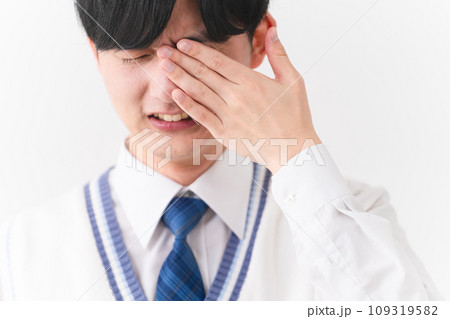 学生服を着ている若い男性　学生イメージ	 109319582