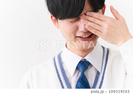 学生服を着ている若い男性　学生イメージ	 109319583