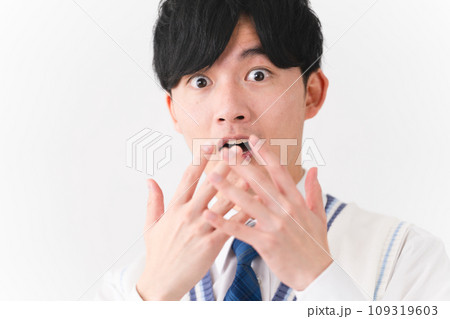 学生服を着ている若い男性 学生イメージ 学生服を着ている若い男性 学生イメージ 109319603