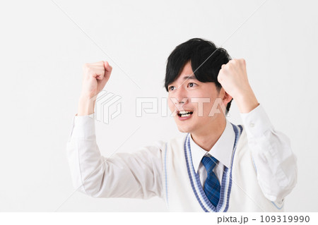 学生服を着ている若い男性　学生イメージ 109319990