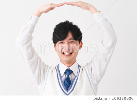 学生服を着ている若い男性 学生イメージ 学生服を着ている若い男性 学生イメージ 109320006