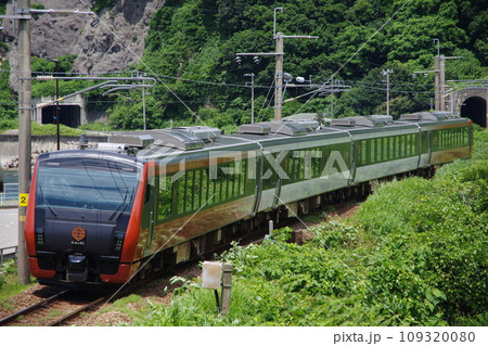観光列車海里 羽越本線 今川付近 観光列車海里 羽越本線 今川付近 109320080