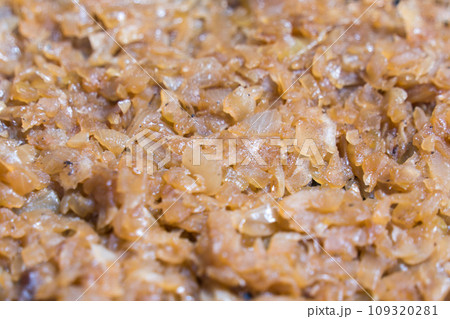 あめ色に炒めた玉ねぎ 109320281