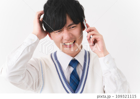 学生服を着ている若い男性　学生イメージ	 109321115