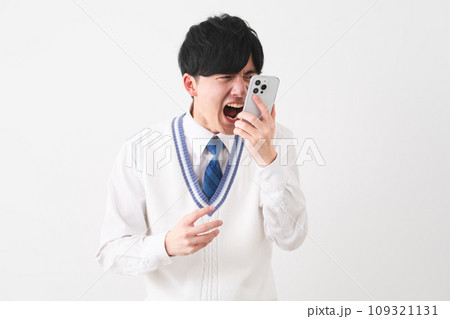 学生服を着ている若い男性 学生イメージ 学生服を着ている若い男性 学生イメージ 109321131