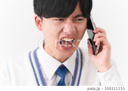 学生服を着ている若い男性　学生イメージ	 109321133