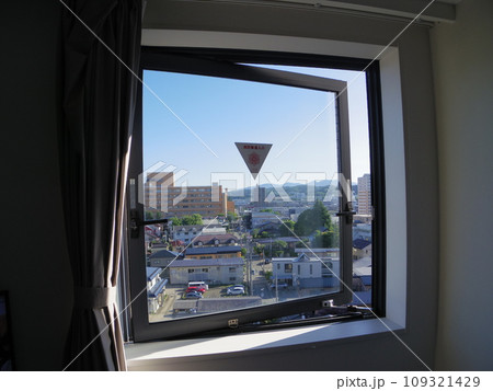 ホテルの部屋から 秋田市街の眺め 109321429