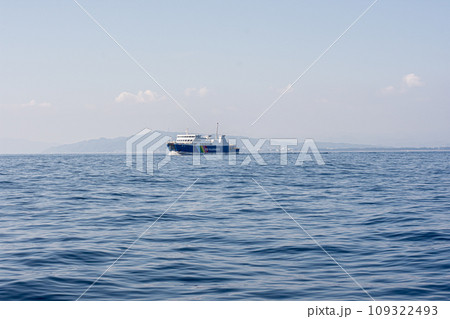 海上から見た駿河湾フェリー 海上から見た駿河湾フェリー 109322493