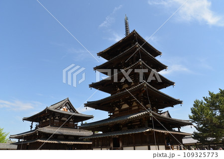 奈良・法隆寺の伽藍 109325773