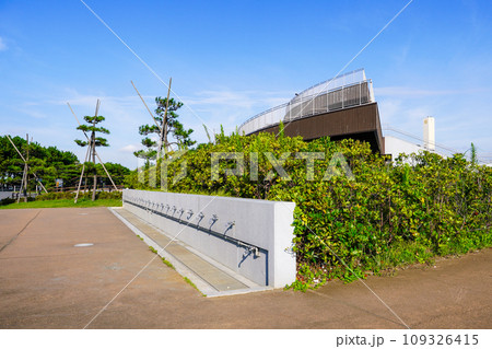晴れ渡った朝の船橋三番瀬海浜公園（千葉県船橋市） 109326415