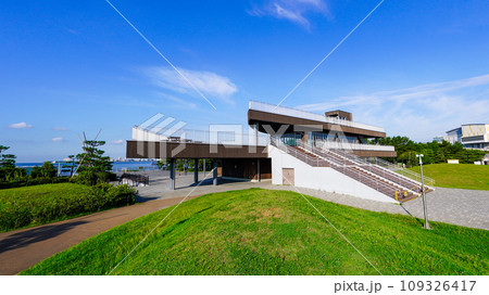 晴れ渡った朝の船橋三番瀬海浜公園（千葉県船橋市） 109326417