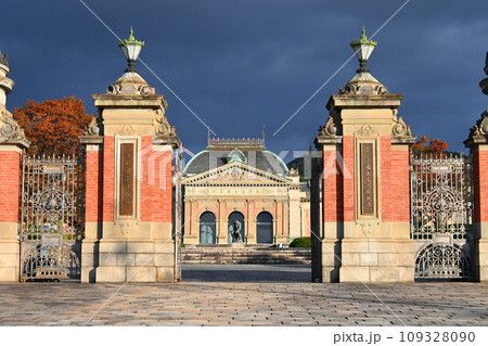 煉瓦造が美しい京都国立博物館の正門 109328090