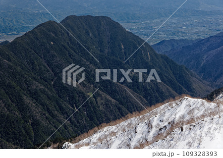 北アルプス・燕岳から有明山・安曇野の眺め 北アルプス・燕岳から有明山・安曇野の眺め 109328393